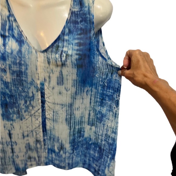 Vince Camuto sheer shell top - Picture 3 of 6